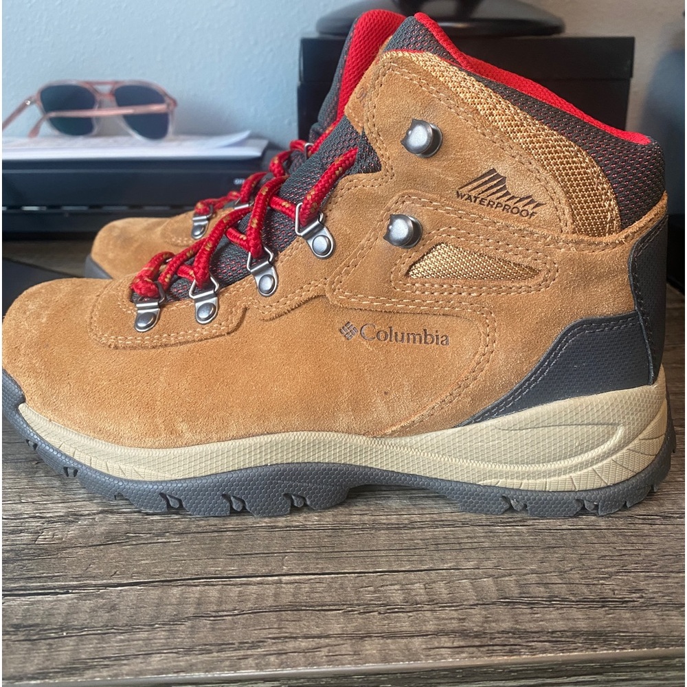 Columbia hikers worn once size 7